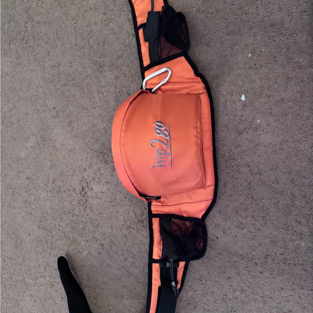 Baby hip bag/carrier